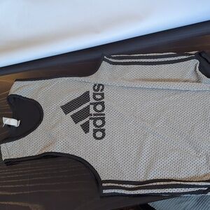 M. Adidas basketball tank